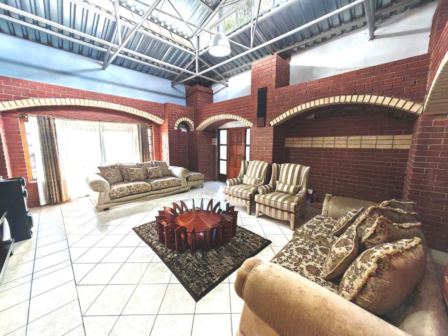 5 Bedroom Property for Sale in Fichardt Park Free State